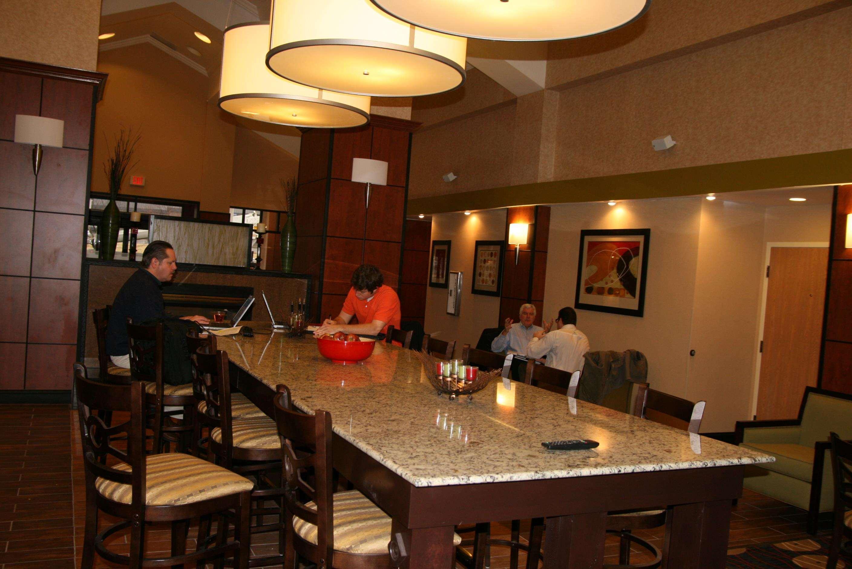 Hampton Inn & Suites Kansas City-Merriam Restaurant photo